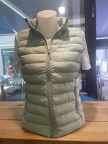 F / Sans manche sage