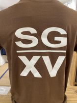 H / Tee shirt SGXV Gros logo dos Chocolate